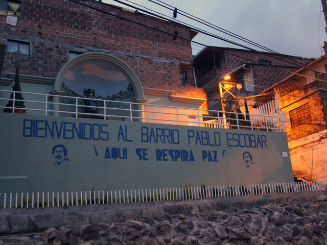 Pablo en oficina de el gobierno
