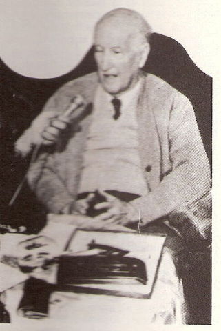 Vicente Aleixandre - Hiszpania, za „wybijającą się twórczość poetycką, która odzwierciedla sytuację człowieka w kosmosie i we współczesnym społeczeństwie i stanowi świadectwo odrodzenia hiszpańskiej poezji w okresie międzywojennym”