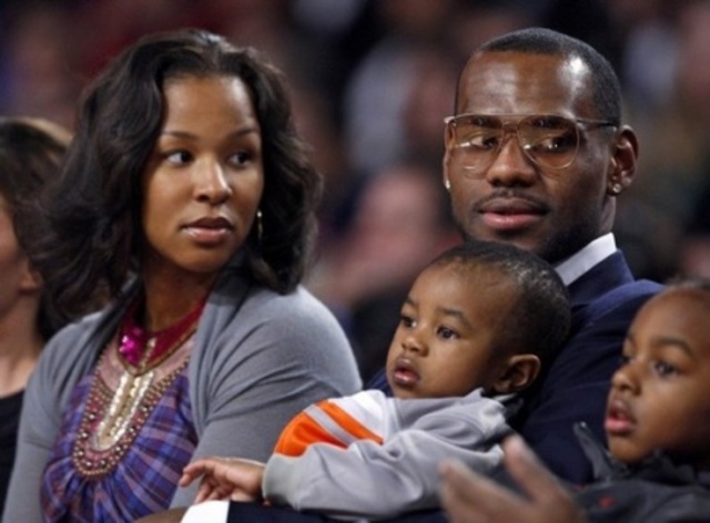 Lebron James, Jr. Nace