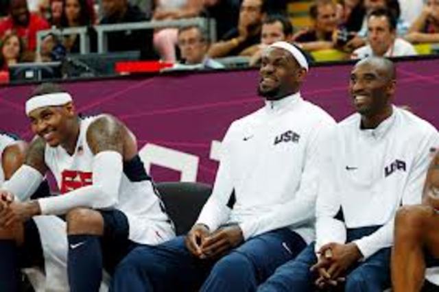 Jugar con el equipo de Estados Unidos Olimpico de Baloncesto