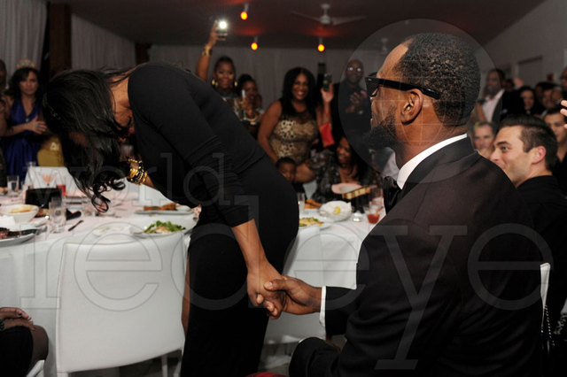 Lebron propone novia de la secundaria