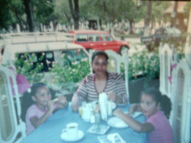 Conozco A Mí Mamá Y A Su Esposó.