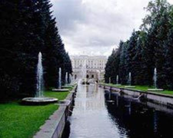 Построен деревянный дворец,