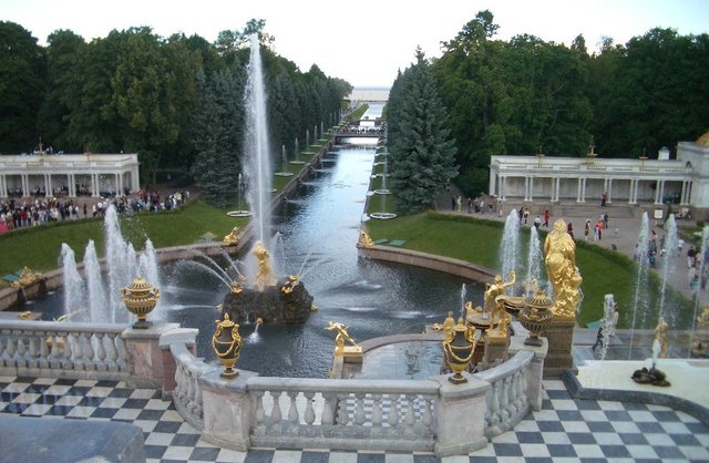 Строительство Оранжереи и Лабиринта.