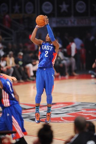 kyrie gana el concurso de 3 puntos