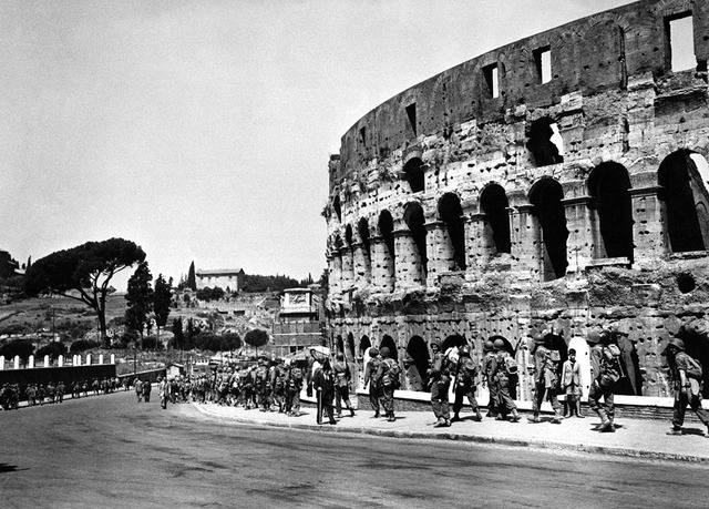 Allies enter Rome
