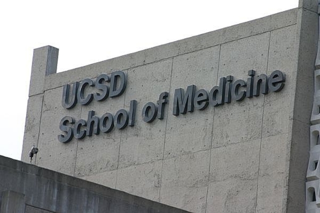 Medical schools began offering formal training in anesthesia.