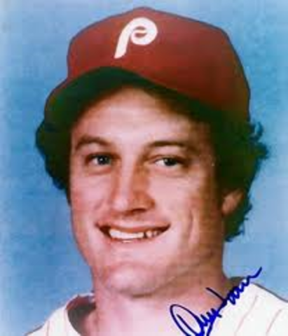 Dan Larsen pitches the first no-hitter