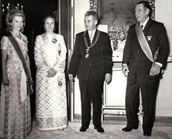 Juan Perón marries Isabel Martinez.