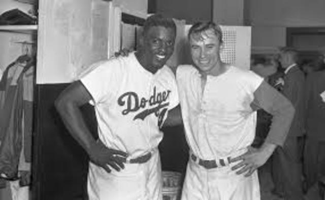 Pee Wee Reese stands up for Jackie