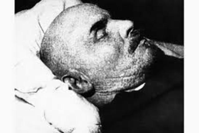 Vladimir Lenin Dies