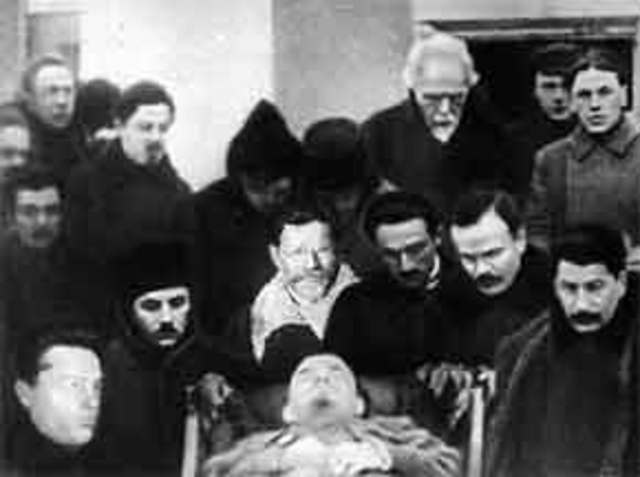 Vladimir Lenin Dies