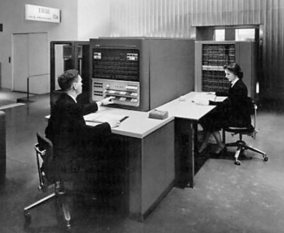 Первый компьютер на транзисторах