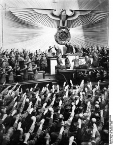 Rossevelt writes letter to Hitler and Mussolini