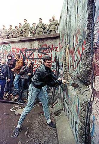Berlinermuren faller!