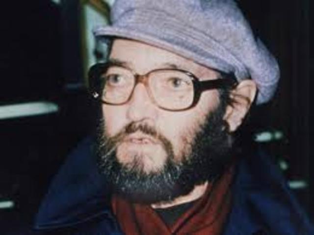 Viaja a Nicaragua, recibe del ministro de Cultura nicaragüense, Ernesto Cardenal, la Orden de la Independencia Cultural Rubén Darío.