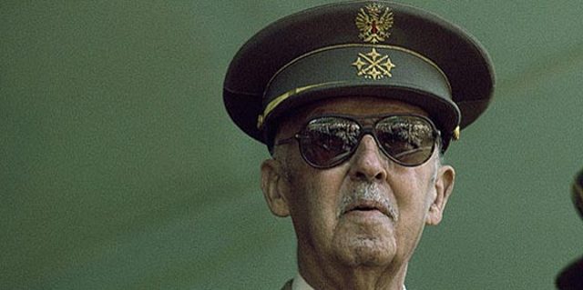 Francisco Franco Deja la Presidencia