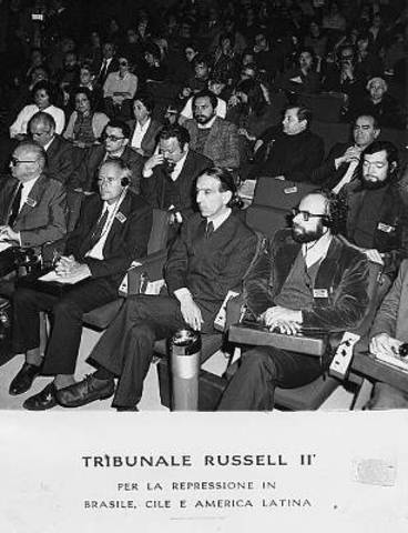 Publica el libro de cuentos Octaedro. Obtiene el premio Médicis por  El libro de Manuel y dona el premio a la resistencia chilena. Forma parte del Tribunal Russell para juzgar los crímenes contra los Derechos Humanos de las dictaduras latinoamericanas.