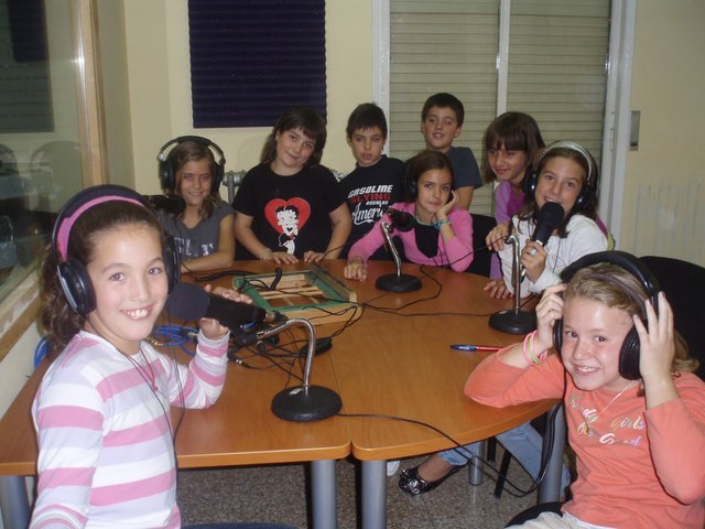 Se funda el denominado Schulfunk (Radio del salón de clases)