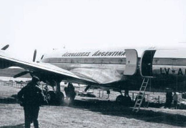 Condors hijack the plane with 26 passengers