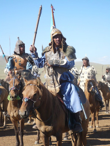 Shah Muhammad sends Genghis a head