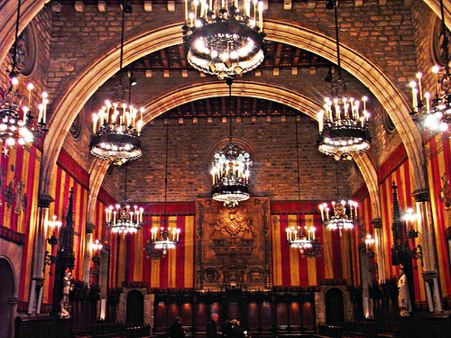 El consell de cent assumeix els poders de la Diputacio General o Genaralitat