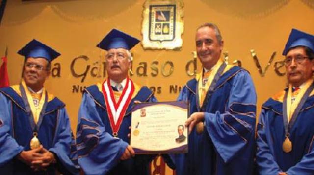 Dr. Honoris Causa Álex Kouri