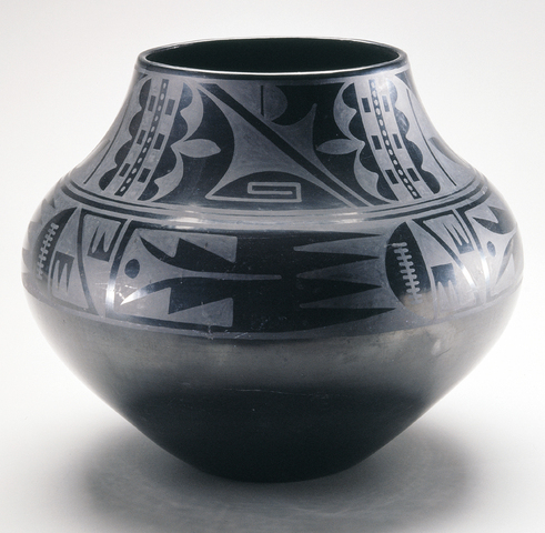 Blackware jar (Maria Montoya Martinez)