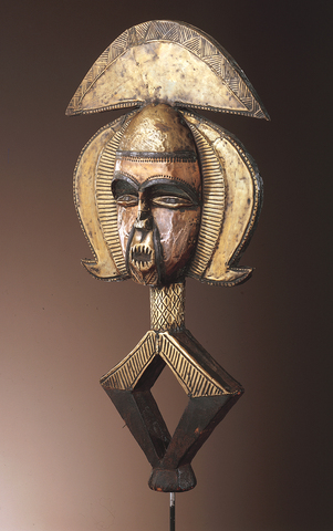 Reliquary guardian figure