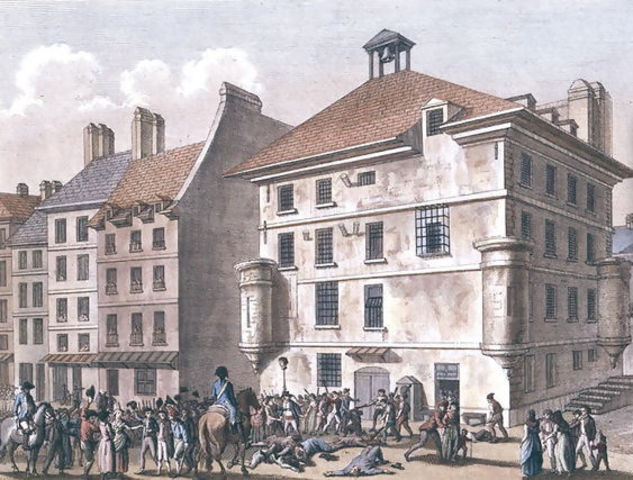 Citizens attack prison