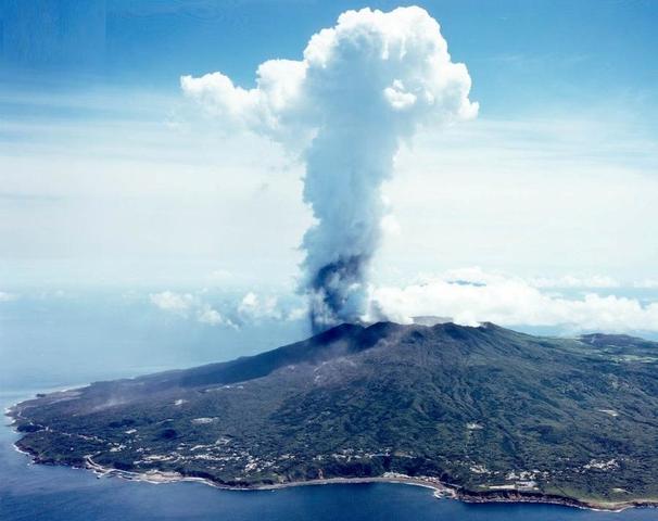 Japan: Volcanic eruption