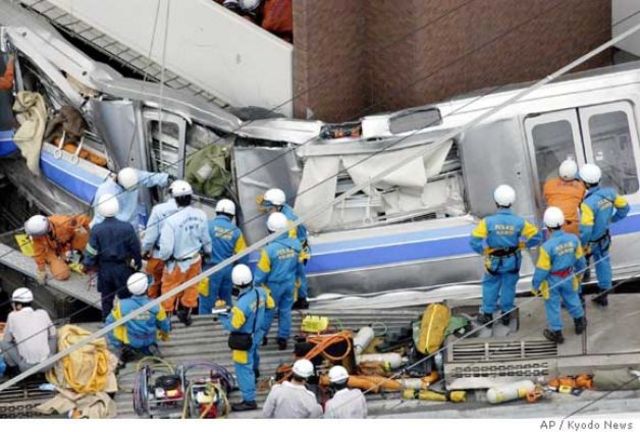Japan: Train is derailed