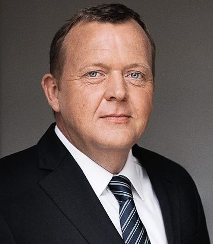Lars Løkke Rasmussen tiltræder som statsminister.