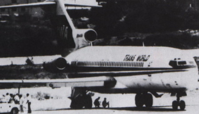 Kuwait Airways Flight 422 : 111 passengers, 2 dies