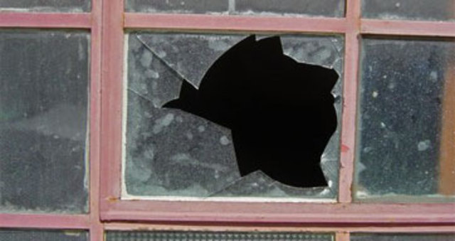 Dit breaks window