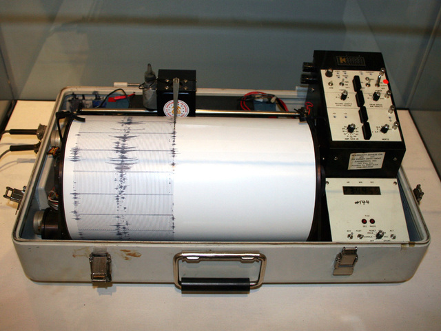 John Milne invents modern seismograph