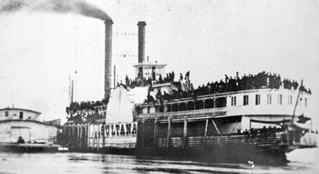 Steamboat Sultana Sinks