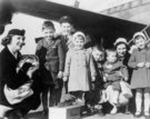 People start to settle in Australia