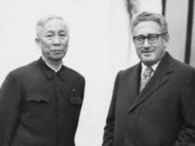 Kissinger and Le Duc Tho resume negotiations in Paris