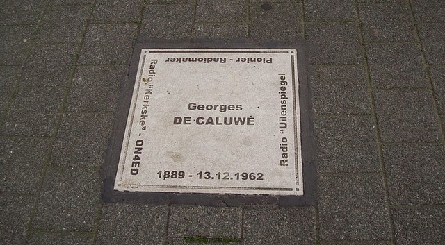 Georges De Caluwé krijgt gedenktegel