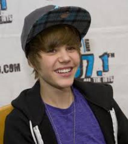 JUSTIN BIEBER