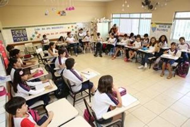 A corrente espontaneísta