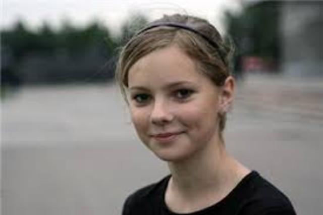 Guy Montag meets his new neighbor, Clarisse McClellan