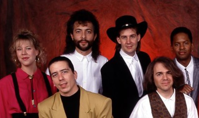Eight Members of Reba's Band die in a Plane Crash