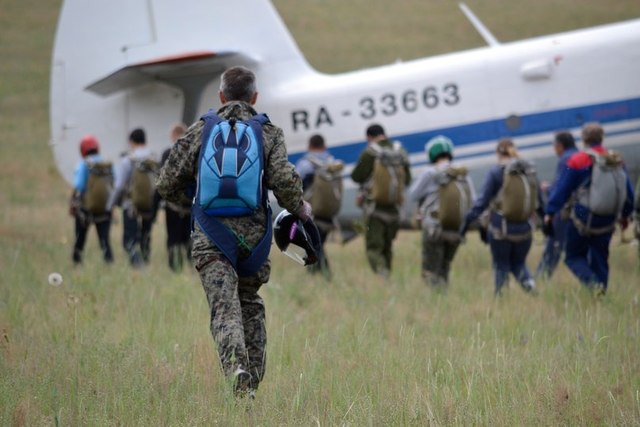 Прыгнула с парашютом