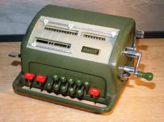 Primera sumadora de teclado