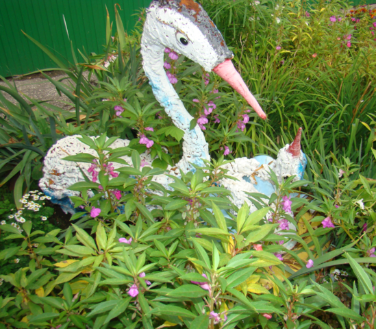 Аист с аистёнком - символ любви и благополучия в нашем детском саду