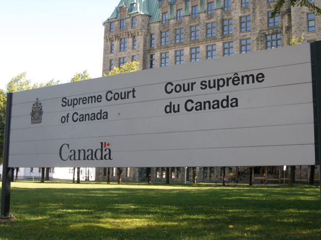 Cours suprême: Alberta contre les groupes pro-registre
