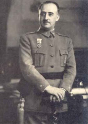 Sube al poder Franco