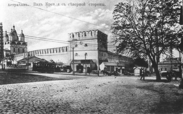 Начало перестройки деревянного кремля на каменный